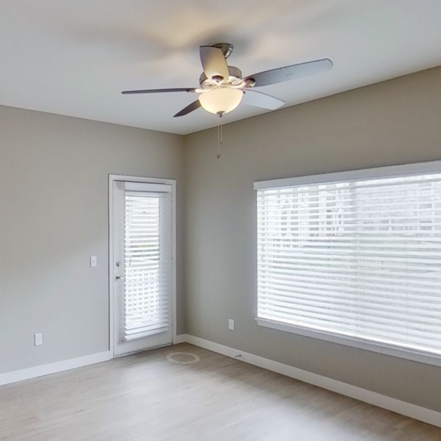 SPRUCE TREE (1Bed/1Bath)